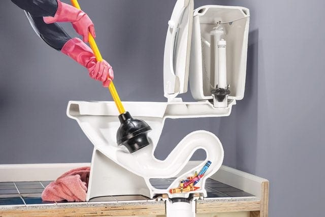 How to Plunge a Toilet